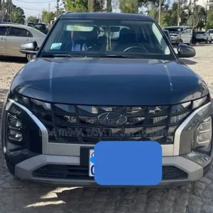 Photo - Hyundai Creta 2024 Maroon