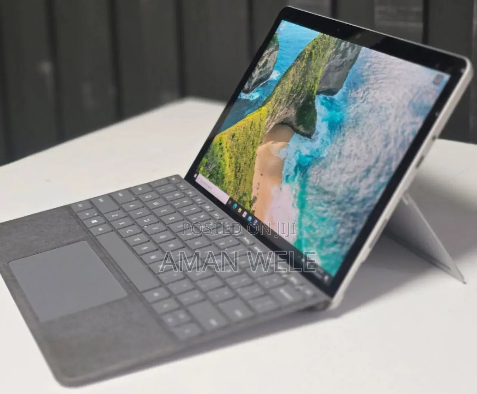 New Laptop Microsoft Surface 8GB Intel SSD 128GB