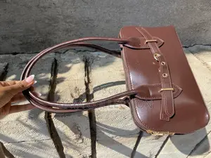 Photo - Women’S Brown Hand Bag