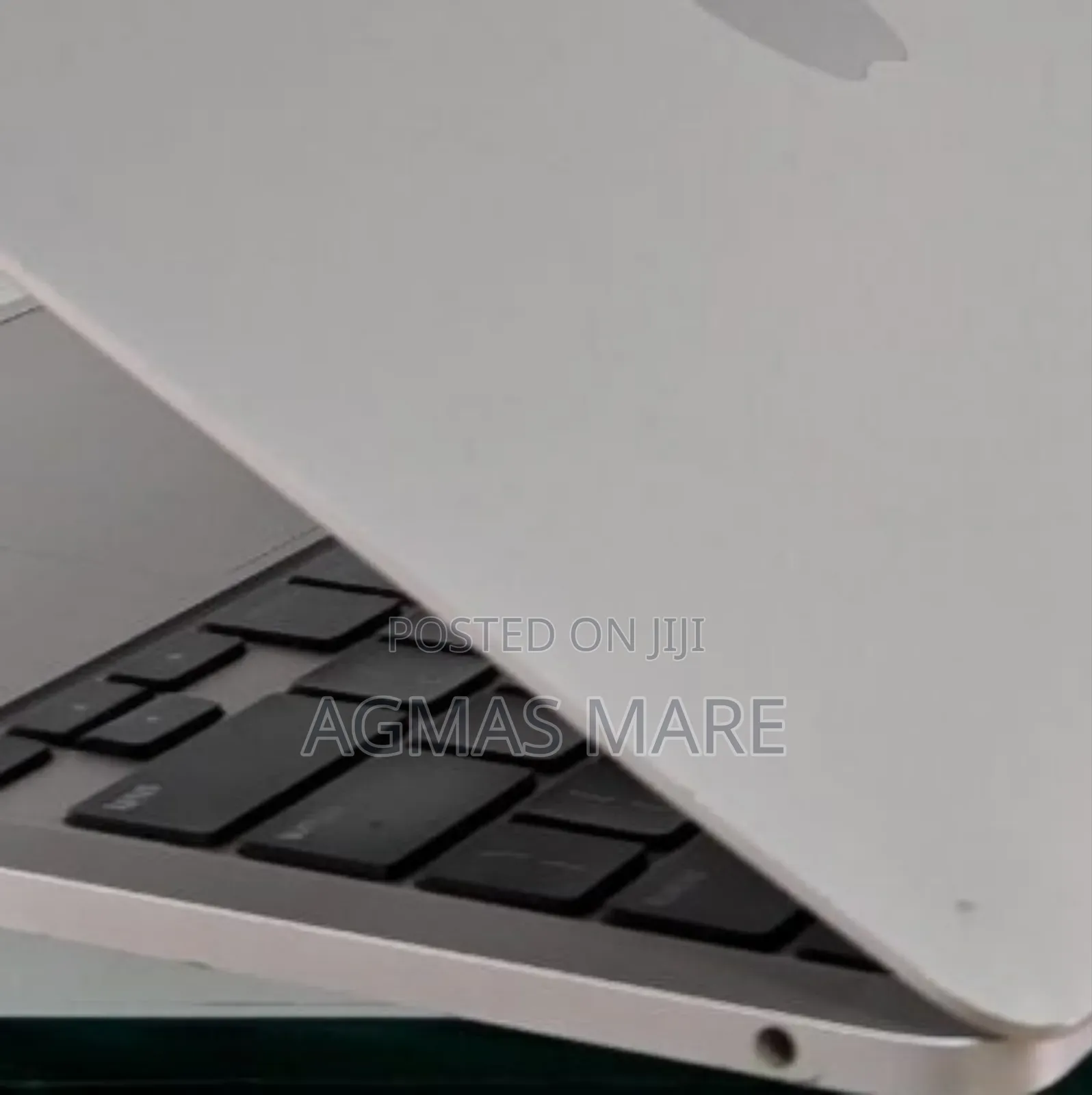 New Laptop Apple MacBook Pro 2022 M2 8GB Apple M2 SSD 256GB