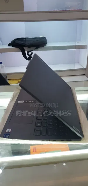 New Laptop Lenovo Yoga 7i 16GB Intel Core Ultra 7 SSD 512GB