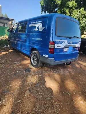 Toyota HiAce 2005 Blue