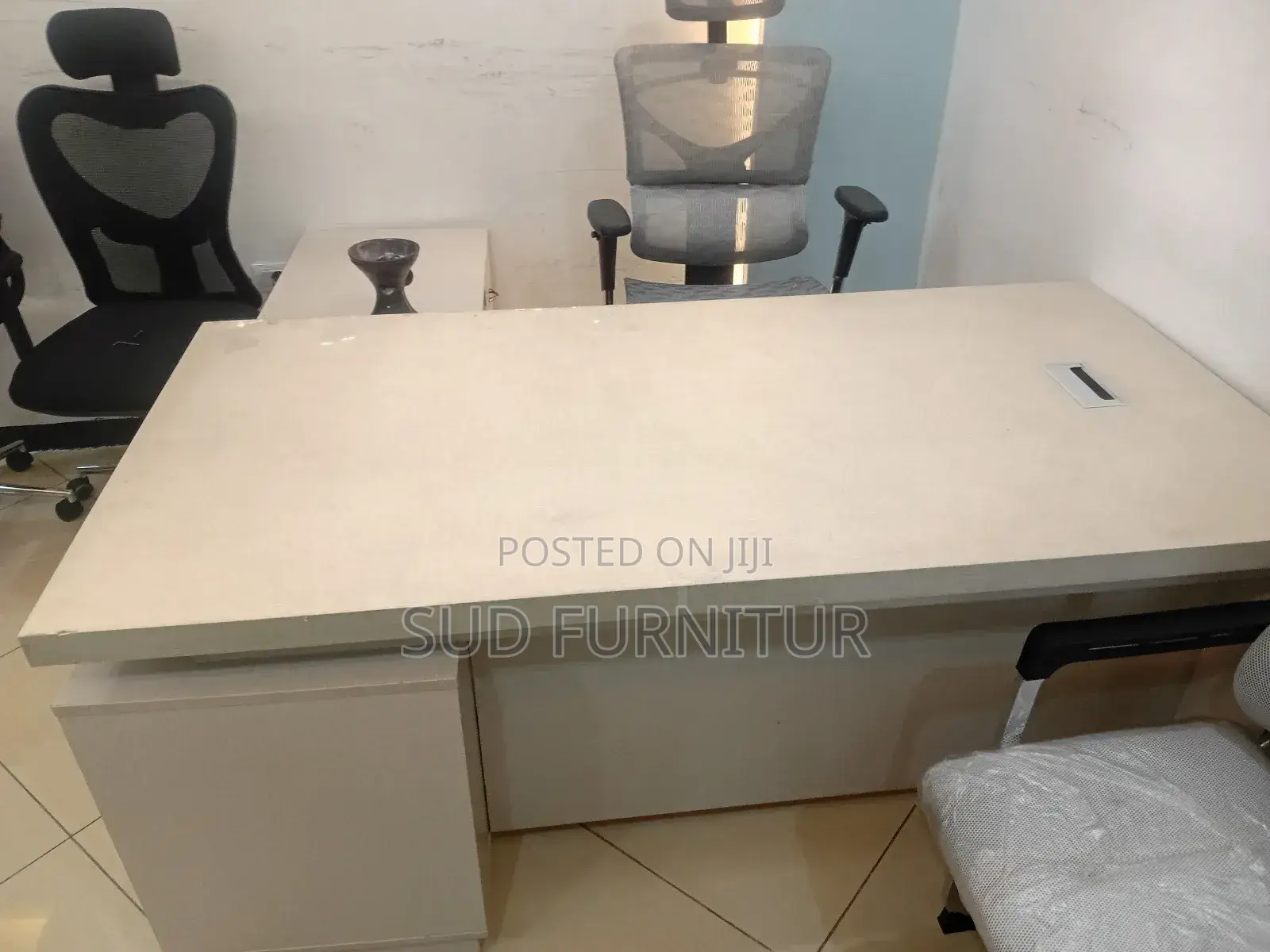 ማነጀርየል Teble