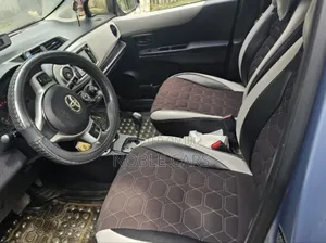 Toyota Yaris LE Hatchback 5dr 2012 Blue