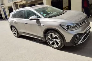 Photo - Volkswagen ID.6 2023 Gold