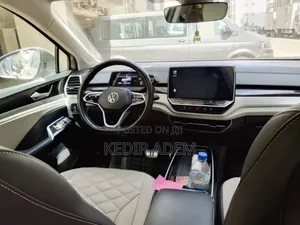 Volkswagen ID.6 2023 Gold