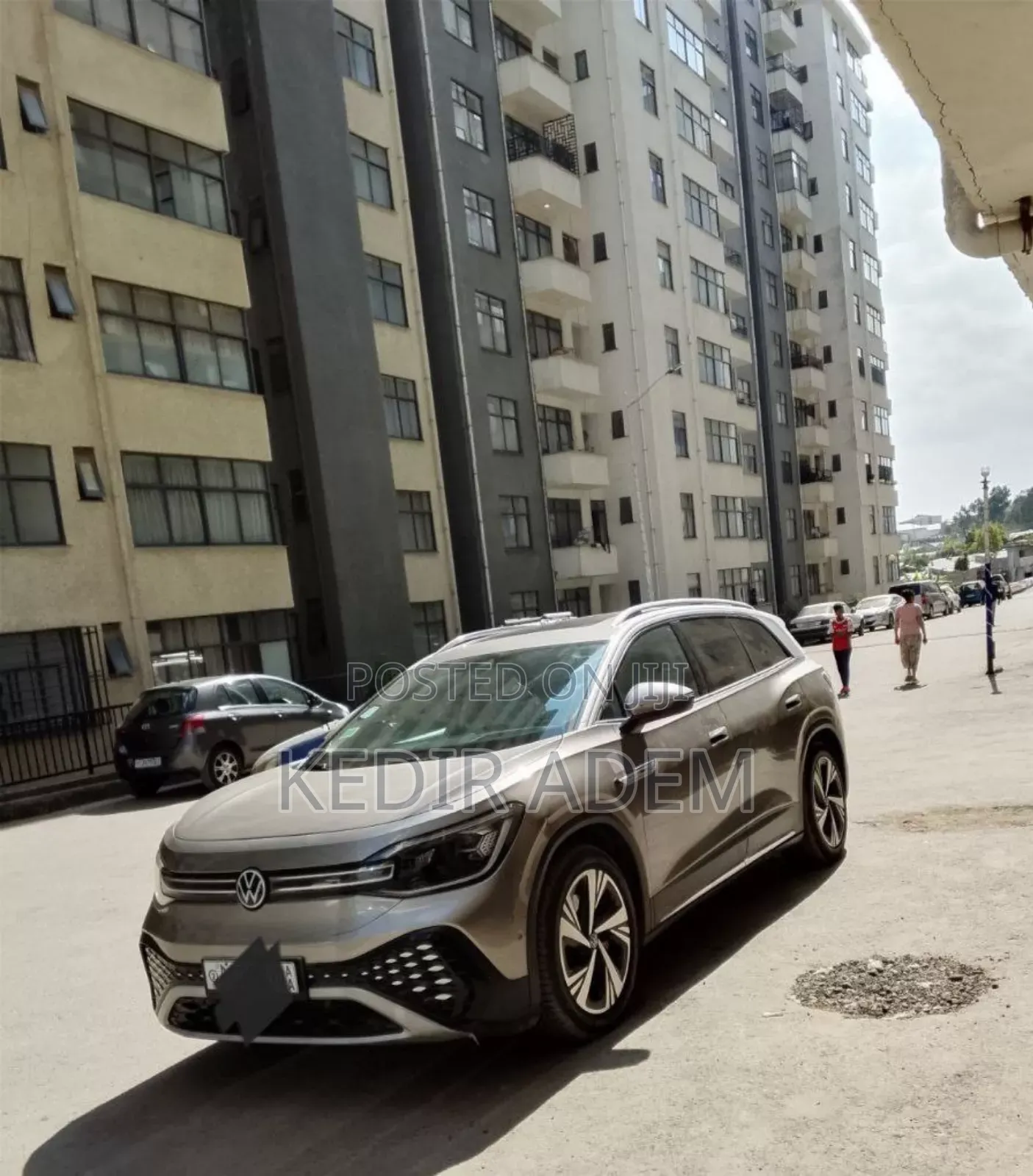 Volkswagen ID.6 2023 Gold