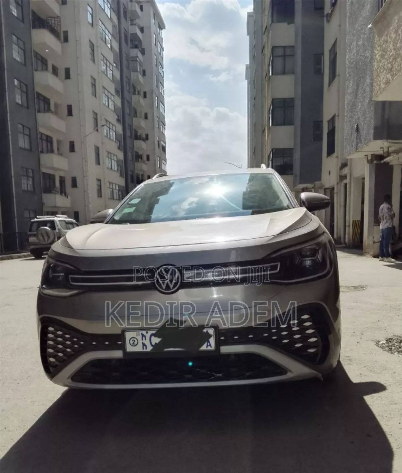 Volkswagen ID.6 2023 Gold