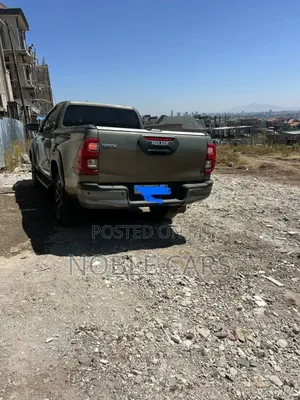 Toyota Hilux 2021 Gold