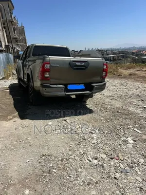 Toyota Hilux 2021 Gold
