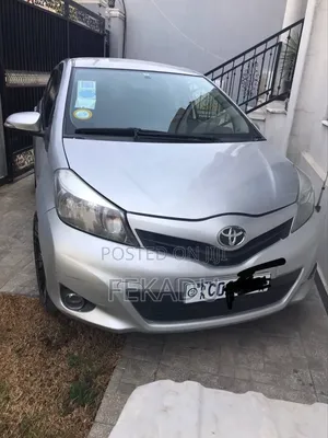 Photo - Toyota Yaris SE Hatchback 5dr 2012 Silver