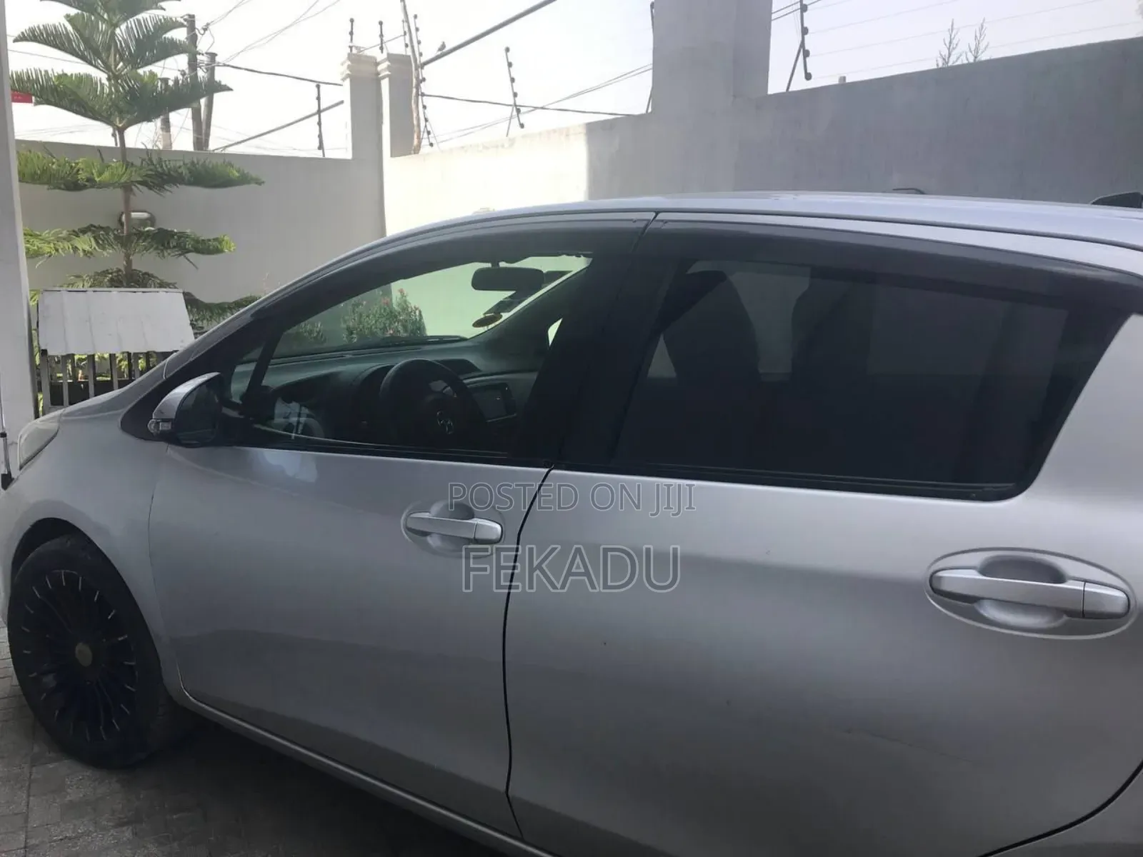 Toyota Yaris SE Hatchback 5dr 2012 Silver