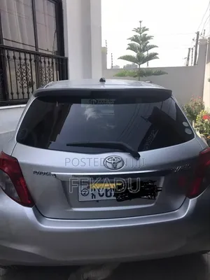 Toyota Yaris SE Hatchback 5dr 2012 Silver