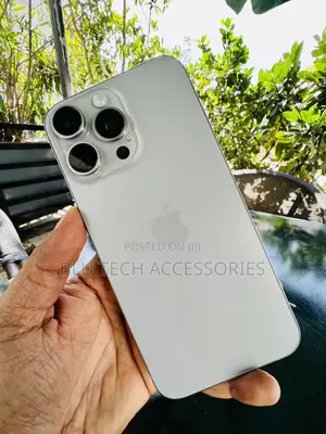 Photo - Apple iPhone 15 Pro Max 256 GB Gray