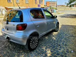 Toyota Vitz 2004 Silver