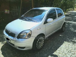 Toyota Vitz 2004 Silver