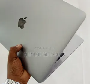 New Laptop Apple MacBook Pro 2017 8GB Intel Core I5 SSD 128GB