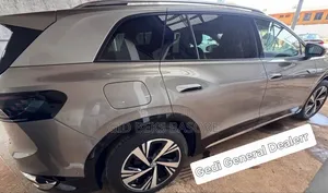 Volkswagen ID.6 2024 Gold