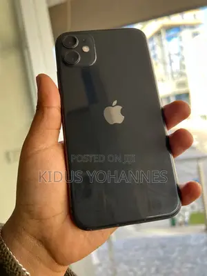Photo - Apple iPhone 11 64 GB Black