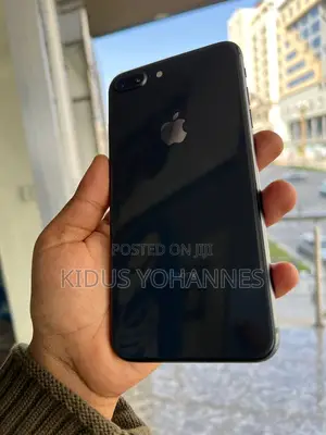 Photo - Apple iPhone 8 Plus 64 GB Black