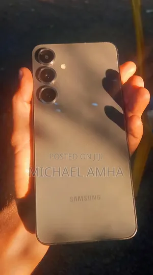 Photo - New Samsung Galaxy S24 FE 128 GB Gray