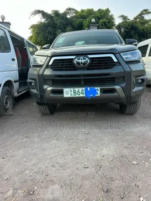 Photo - Toyota Hilux 2021 Gray