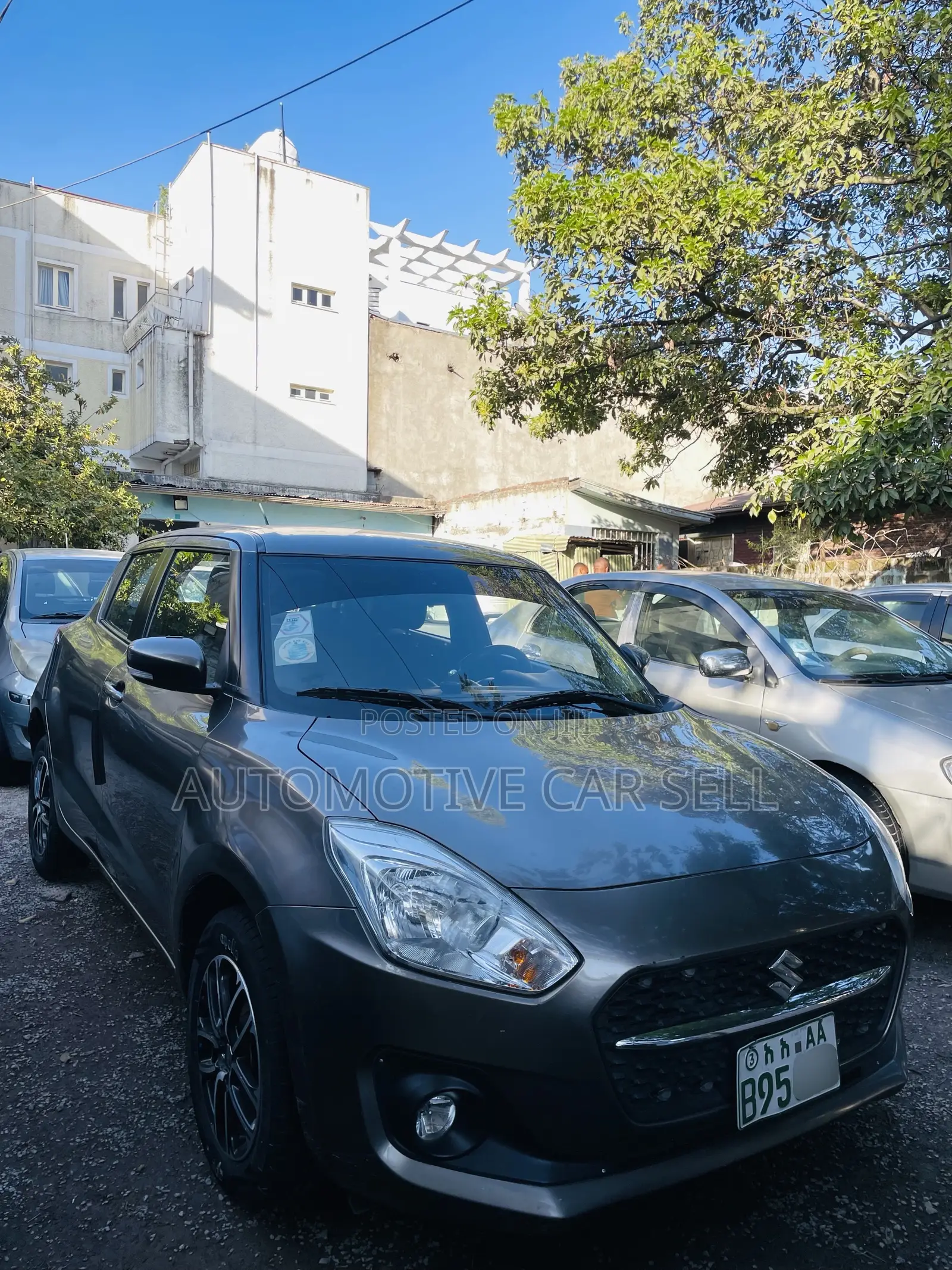 Suzuki Swift 2022 Brown