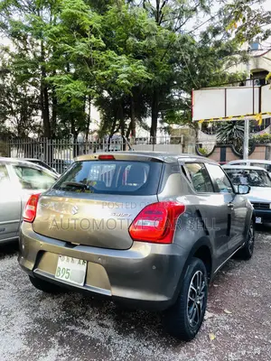 Suzuki Swift 2022 Brown