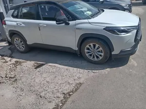 Toyota Corolla Cross Hybrid 2023 White