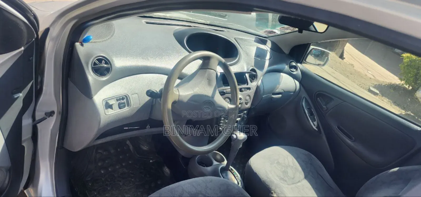 Toyota Yaris 2017 Silver