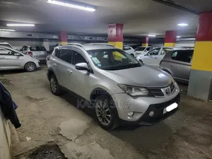 Toyota RAV4 LE 4dr SUV (2.5L 4cyl 6A) 2015 Silver