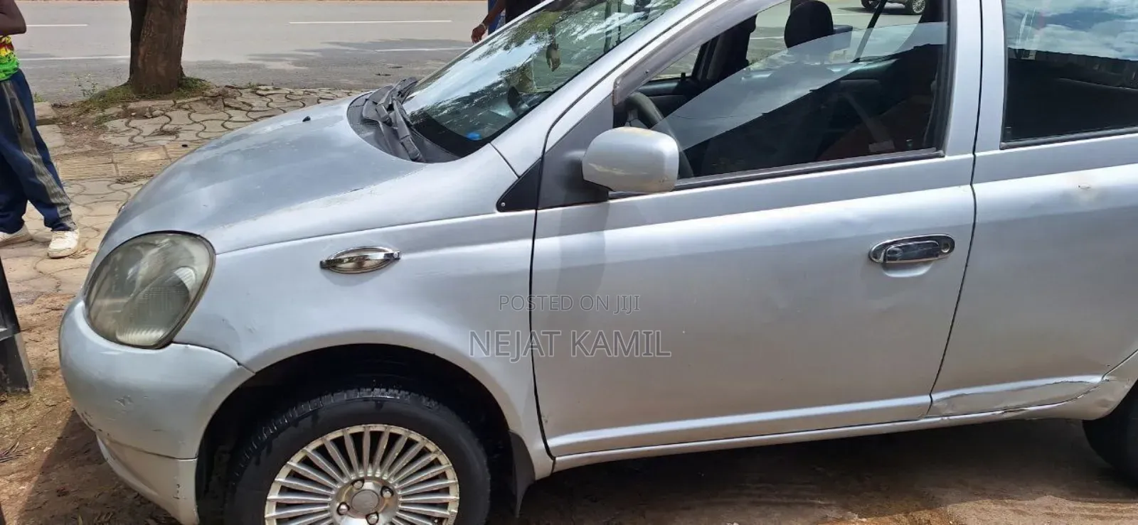 Toyota Vitz 2000 Silver