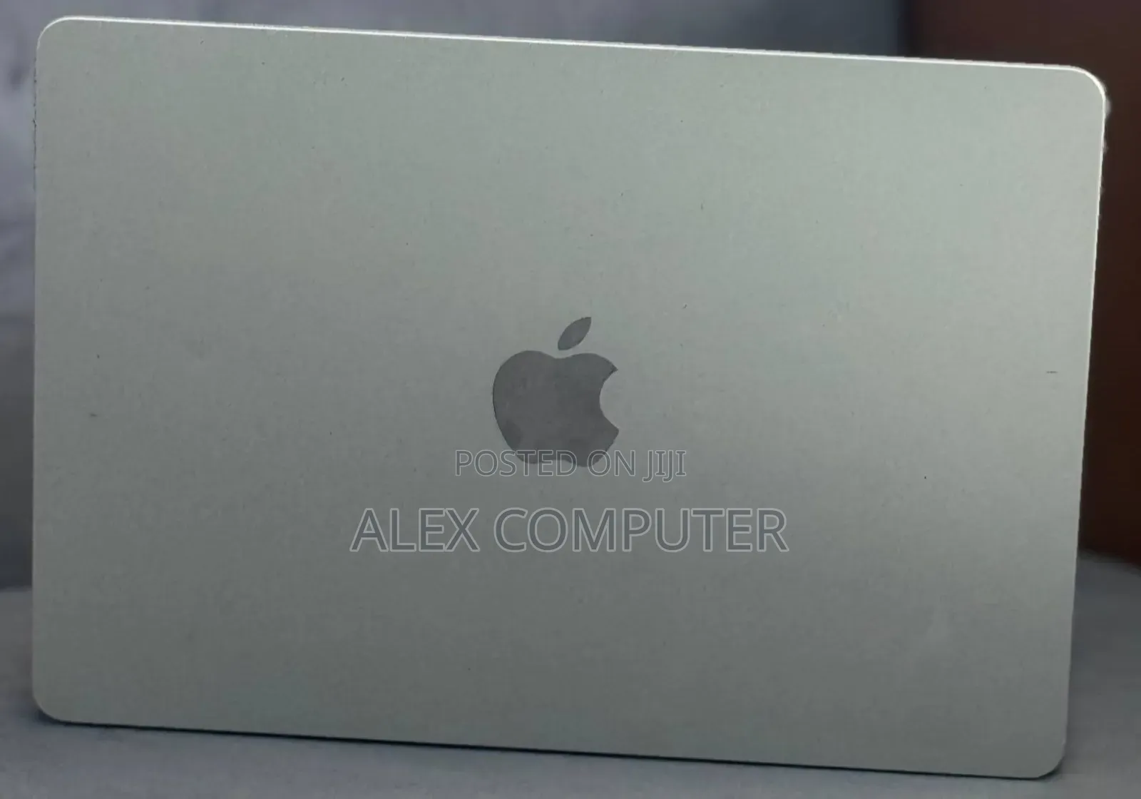 New Laptop Apple MacBook Air 2022 M2 8GB Apple M2 SSD 256GB