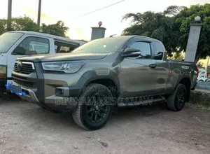 Toyota Hilux 2021 Gray