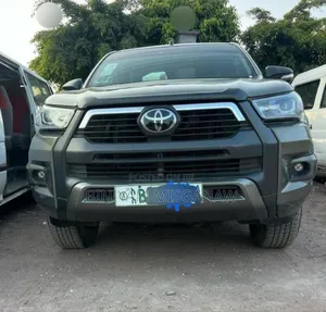 Toyota Hilux 2021 Gray