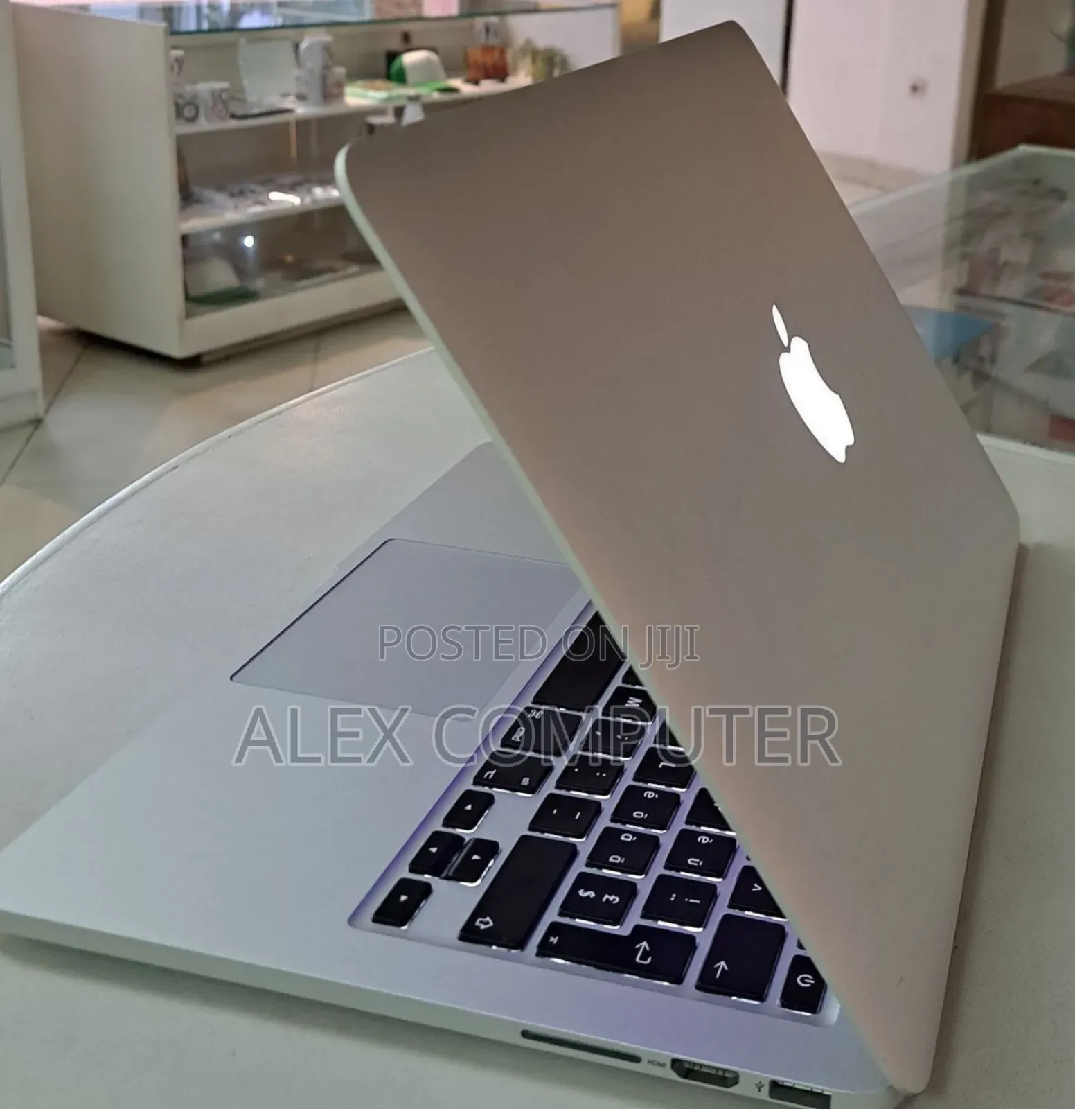 New Laptop Apple MacBook 2015 8GB Intel Core I5 SSD 256GB