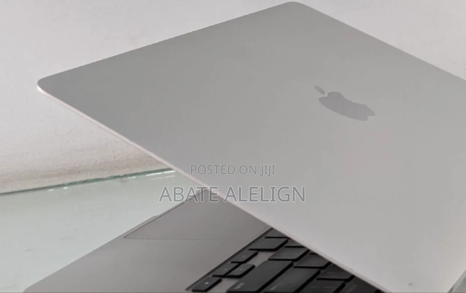 New Laptop Apple MacBook Pro 2022 M2 8GB Apple M2 SSD 256GB