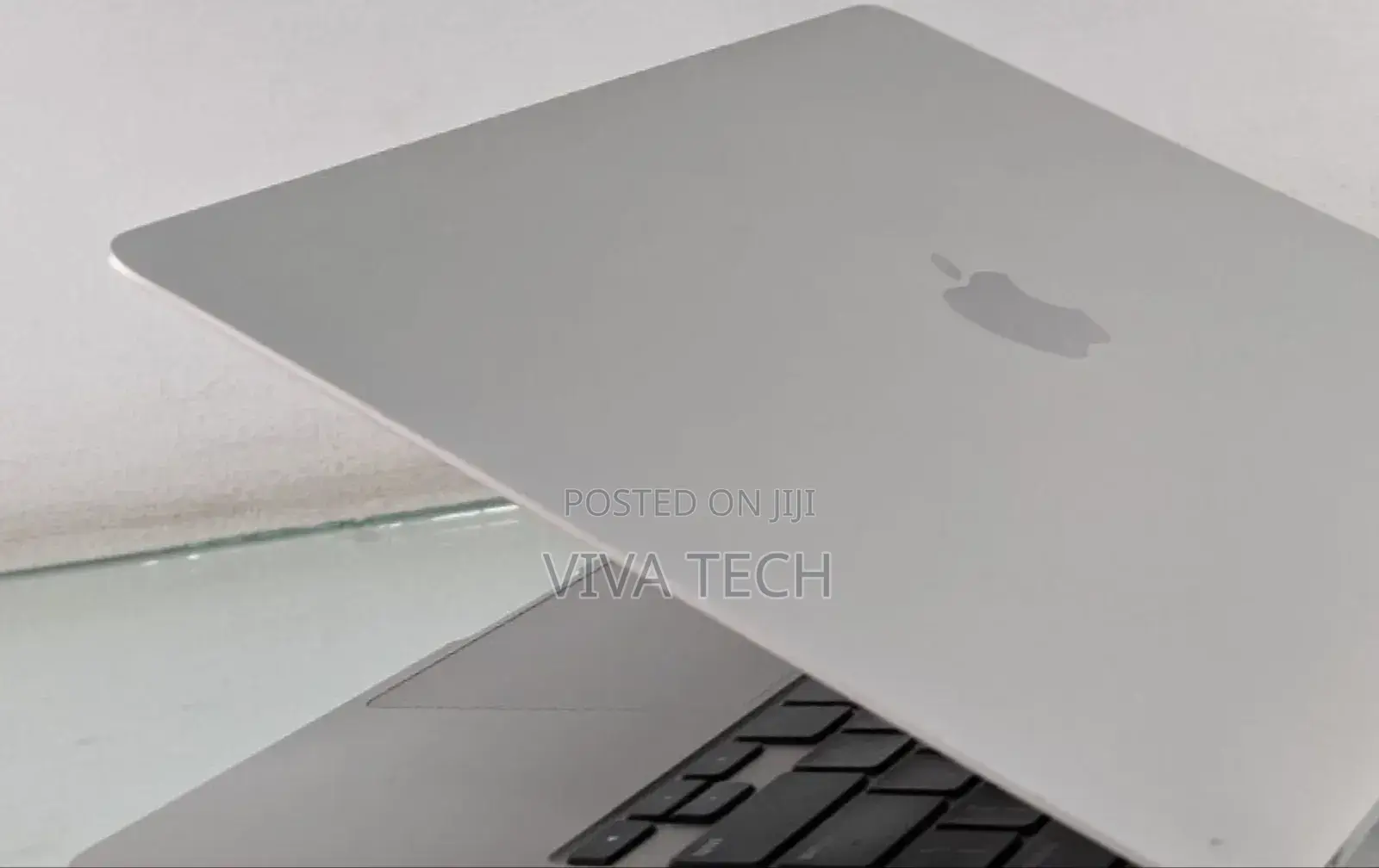 New Laptop Apple MacBook Pro 2022 M2 8GB Apple M2 SSD 256GB