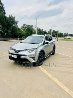 Photo - Toyota RAV4 Limited FWD (2.5L 4cyl 6A) 2017 Silver