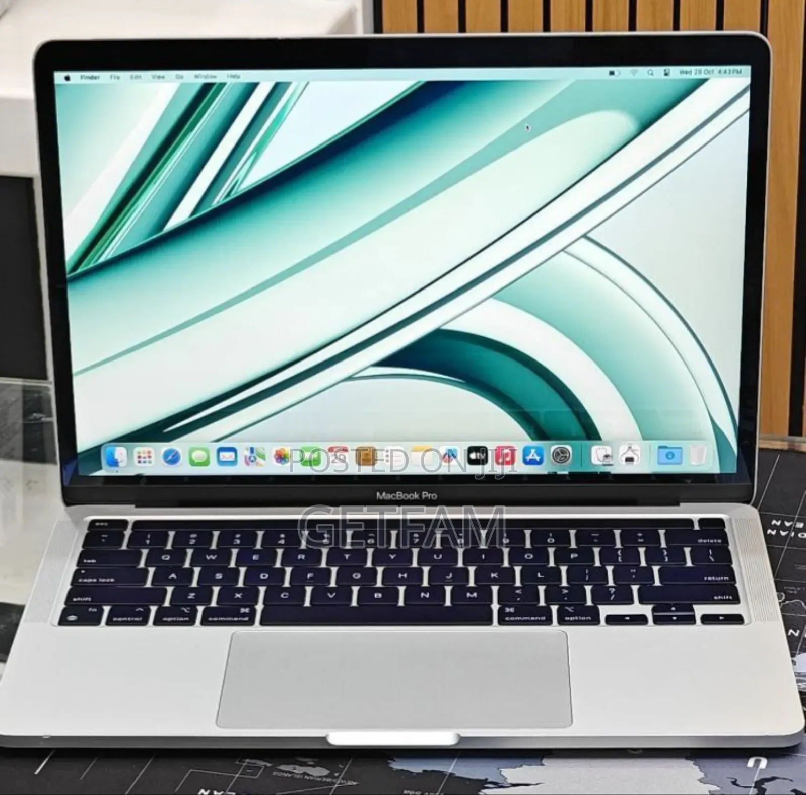 New Laptop Apple MacBook Pro 2019 8GB Intel Core M2 SSD 256GB