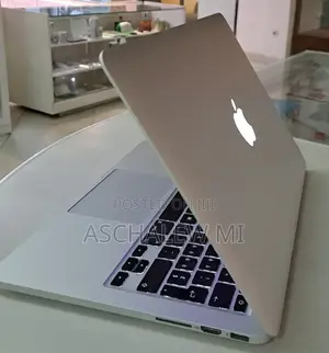 New Laptop Apple MacBook Pro 2015 8GB Intel Core I5 SSD 256GB