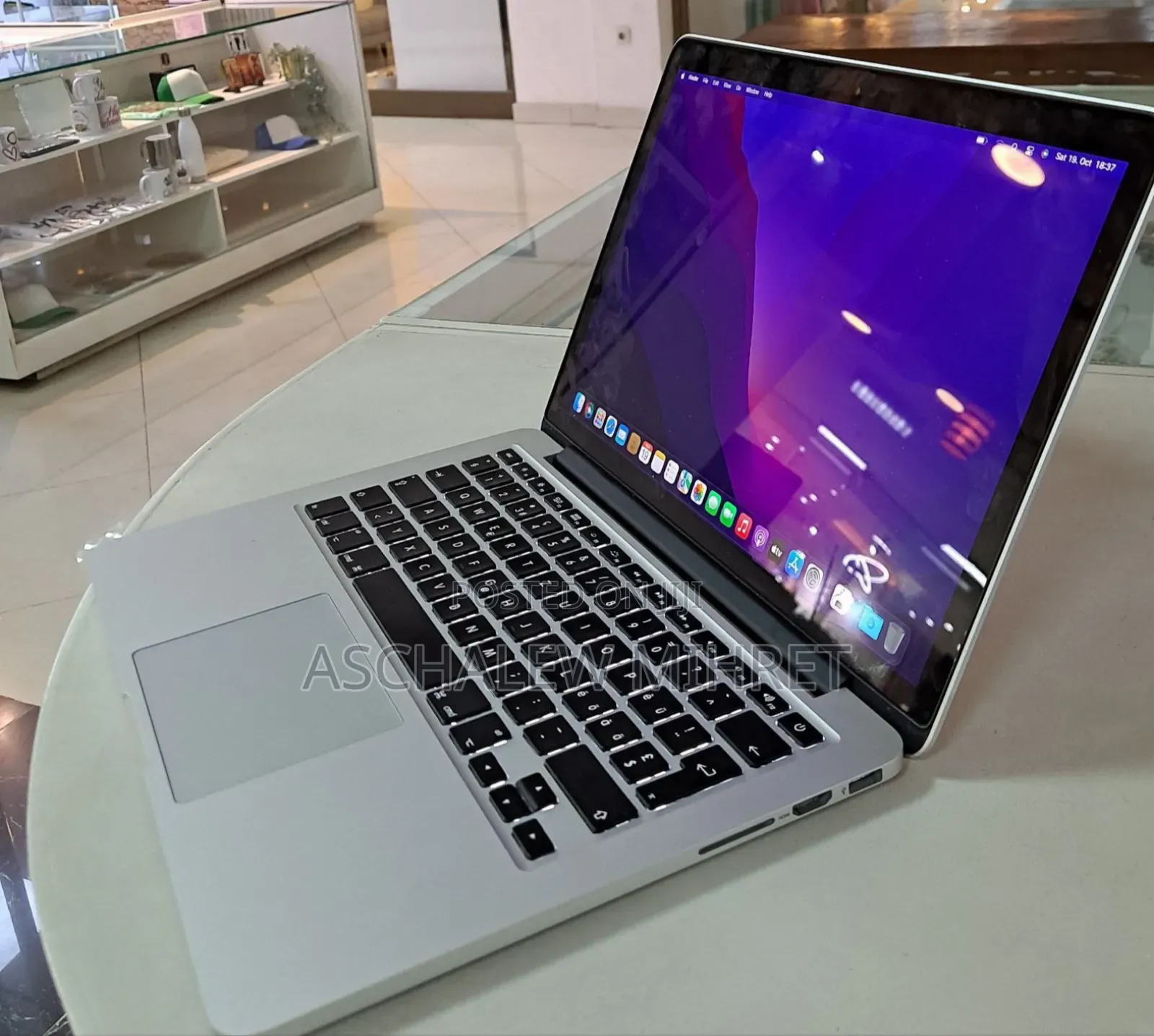 New Laptop Apple MacBook Pro 2015 8GB Intel Core I5 SSD 256GB
