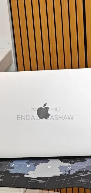 New Laptop Apple MacBook Pro 2022 M2 8GB Apple M2 SSD 256GB