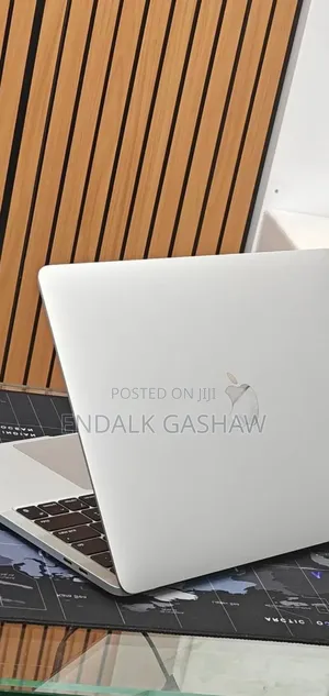 New Laptop Apple MacBook Pro 2022 M2 8GB Apple M2 SSD 256GB