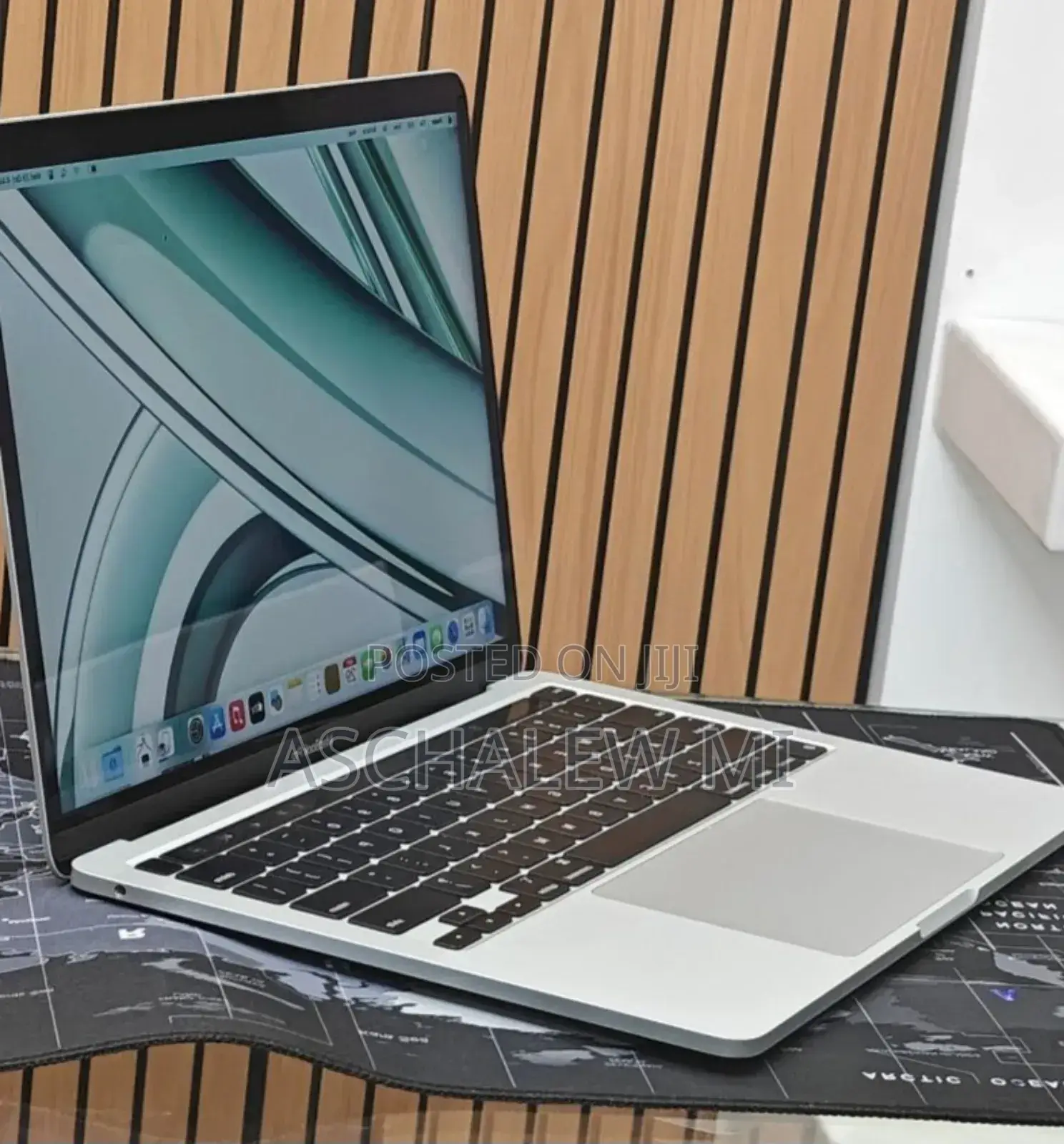 New Laptop Apple MacBook Pro 2022 M2 8GB Apple M2 SSD 256GB
