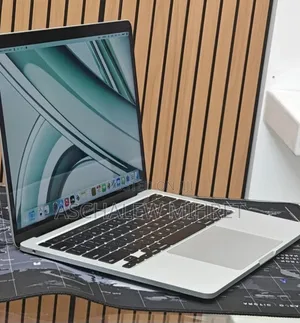 New Laptop Apple MacBook Pro 2022 M2 8GB Apple M2 SSD 256GB