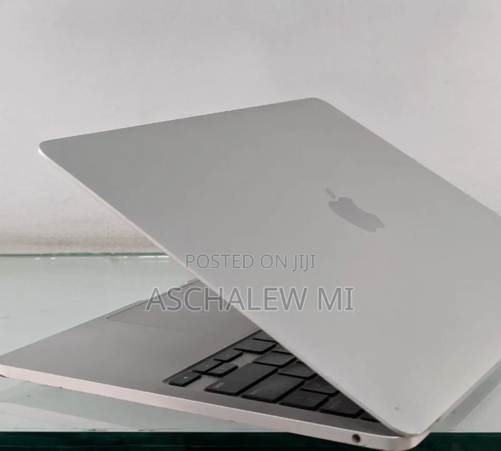 New Laptop Apple MacBook Pro 2022 M2 8GB Apple M2 SSD 256GB
