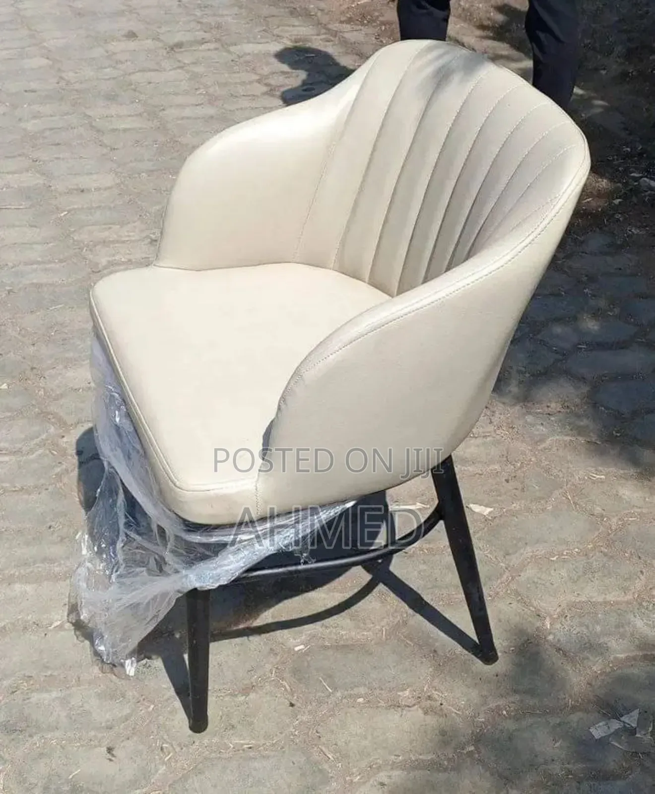 Cafe And Restaurant Chairs And Tables