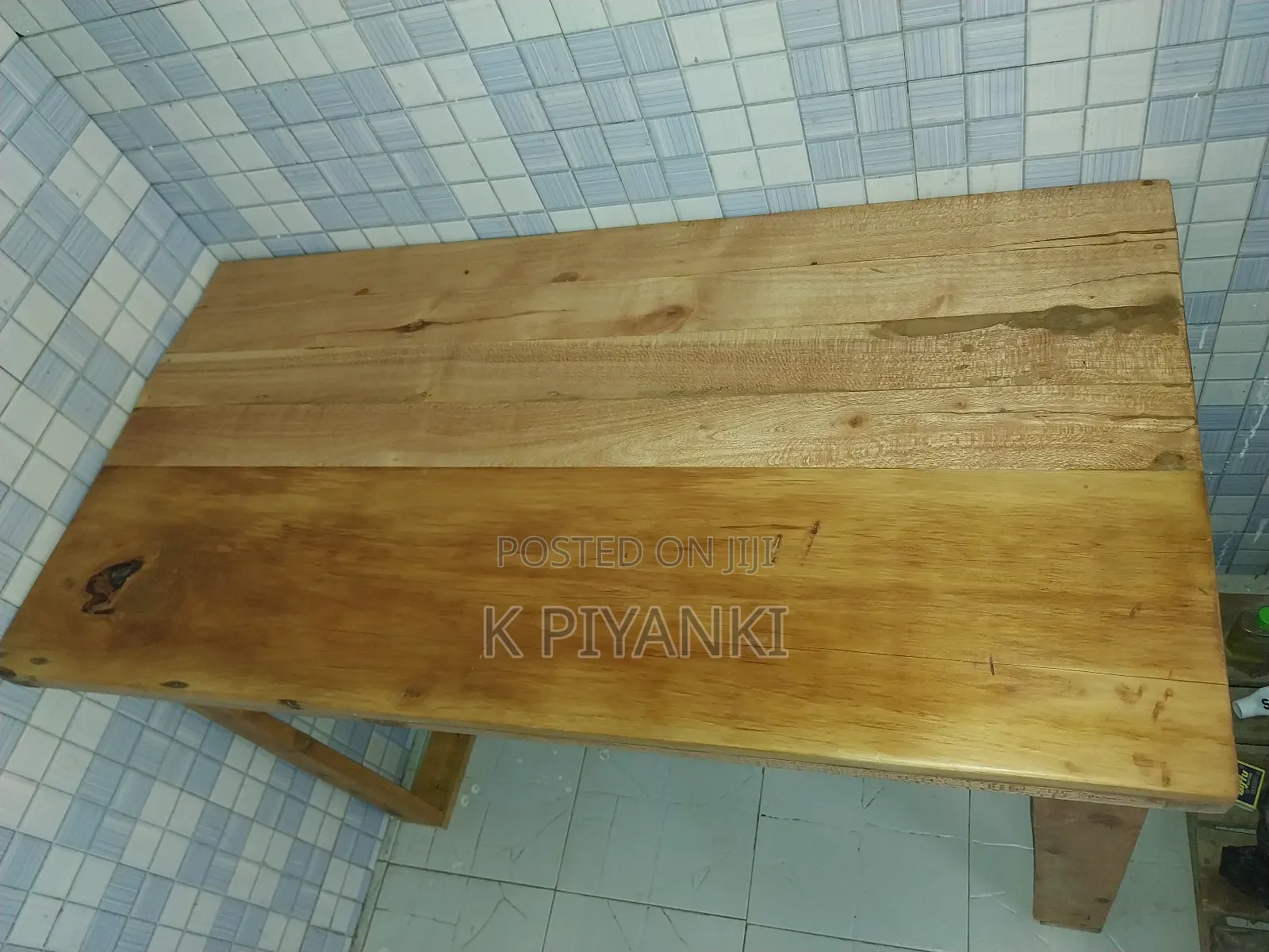 የኮምፒተር ማስቀመጫ Table