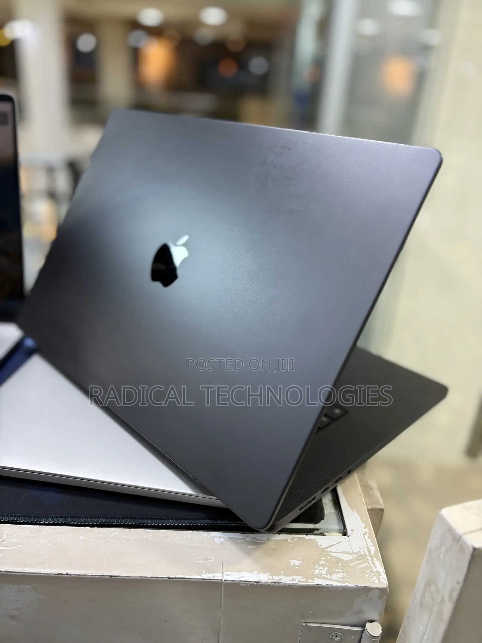 New Apple MacBook Pro 2023 M3 14-Inch 16GB Intel Core I9 SSD 512GB